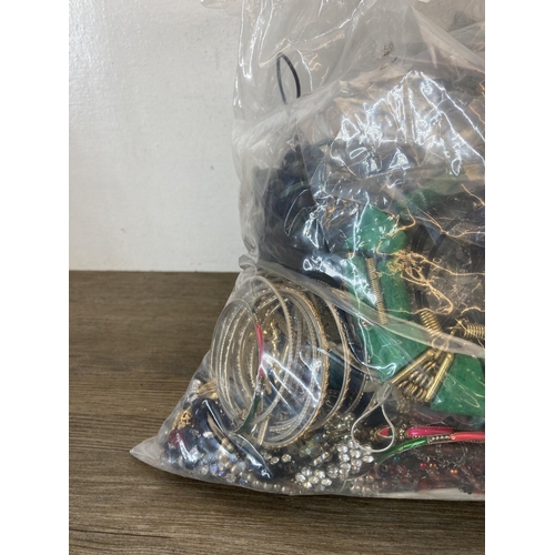 431 - Approx. 10kg of costume jewellery