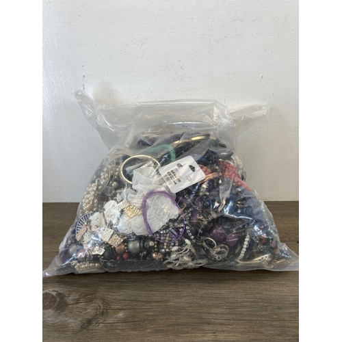 432 - Approx. 10kg of costume jewellery