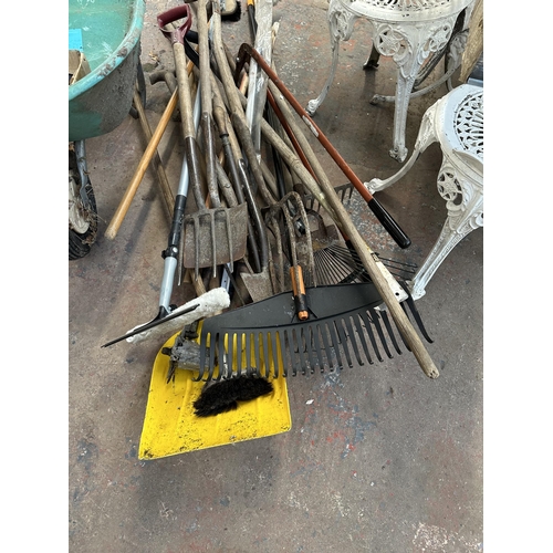 817 - A quantity of garden hand tools to include Focus 85L wheelbarrow etc.