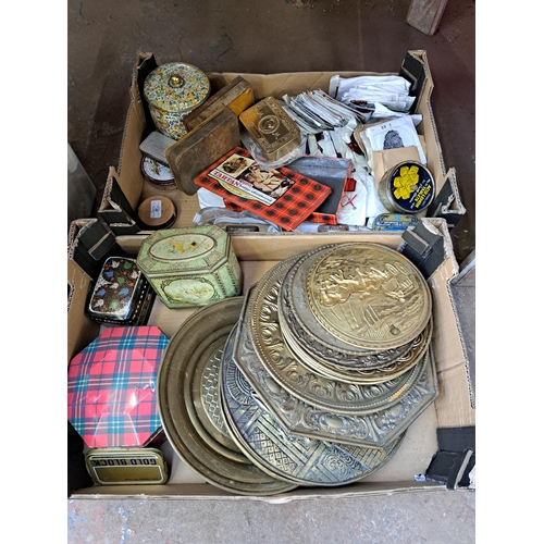 822 - A large collection of house clearance items to include four Ice Phones, GS XG-L300/500 halogen flood... 