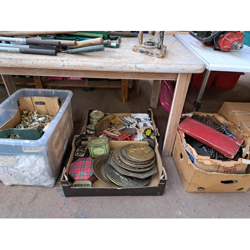 822 - A large collection of house clearance items to include four Ice Phones, GS XG-L300/500 halogen flood... 