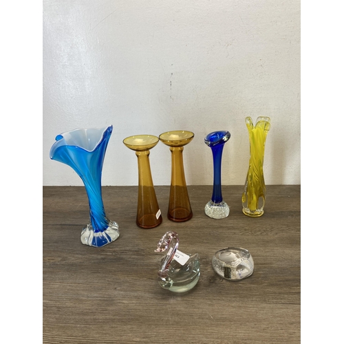 363 - A collection of glassware to include Mats Jonasson full lead crystal bird paperweight, three piece d... 