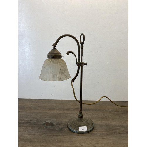 478 - An early 20th century French brass table lamp with frosted bell flower shaped shade - approx. 47cm h... 