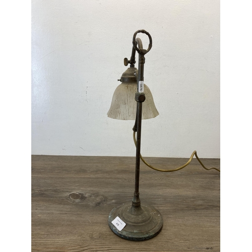 478 - An early 20th century French brass table lamp with frosted bell flower shaped shade - approx. 47cm h... 