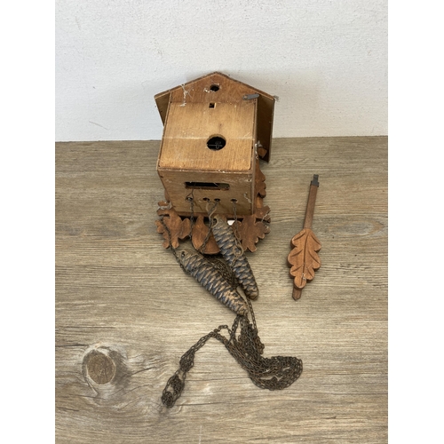 487 - A vintage wooden cuckoo clock