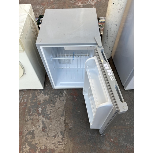 733 - A Logik LTT68S17 counter top fridge - approx. 63cm high