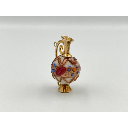 2002 - A Murano glass and hallmarked 9ct gold jug charm - approx. gross weight 8.7g and 3cm high