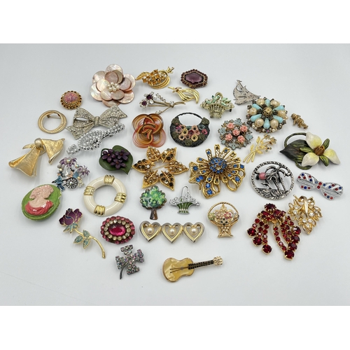 2011 - A collection of brooches