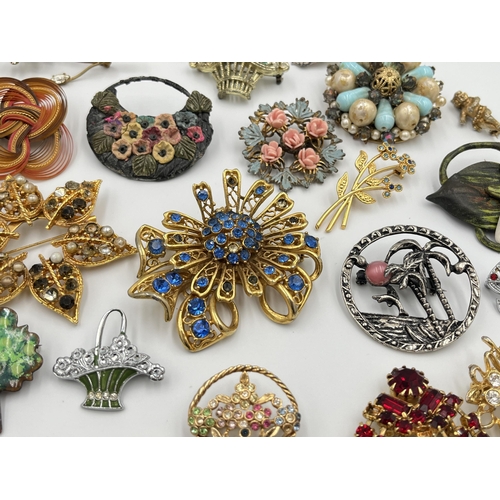 2011 - A collection of brooches