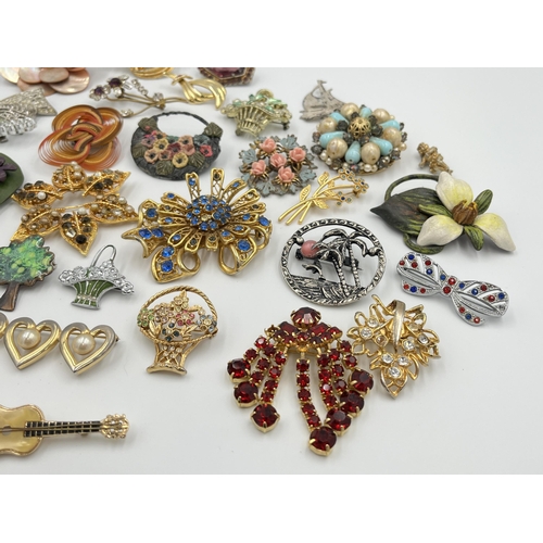 2011 - A collection of brooches