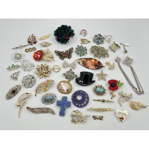 2013 - A collection of brooches