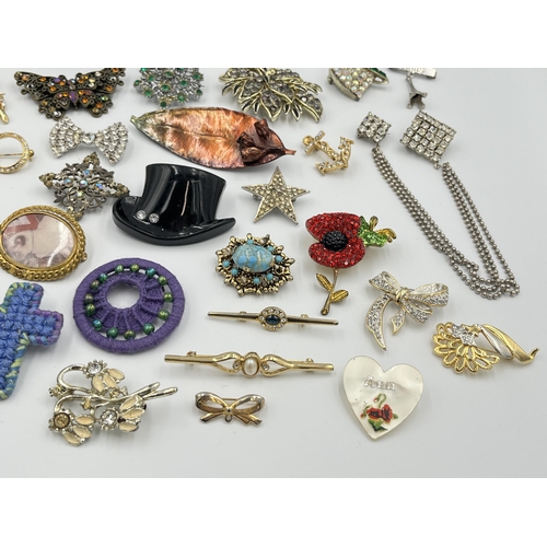 2013 - A collection of brooches