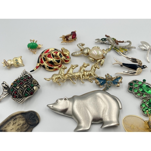 2014 - A collection of animal brooches