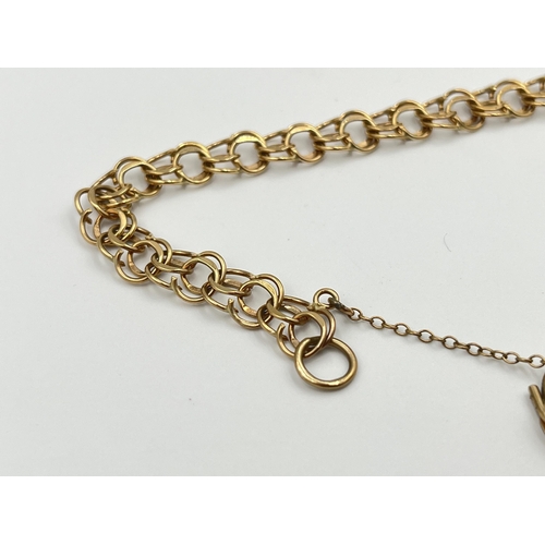 2058 - A hallmarked London 9ct gold bracelet with heart shaped padlock clasp - approx. gross weight 7.8g