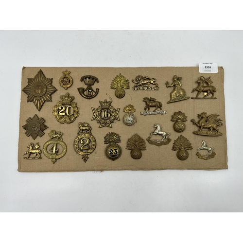 2316 - A collection of military cap badges