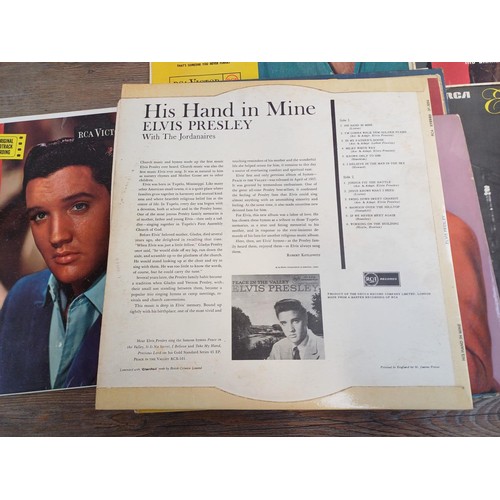 689 - Twenty three Elvis Presley vinyl records to include 'Something For Everybody', 'The Best Of' 10