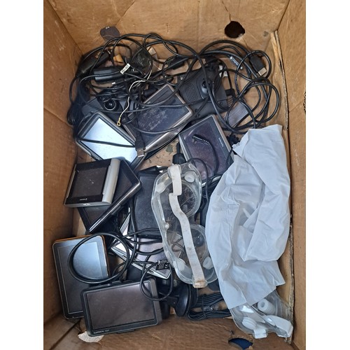 822 - A large collection of house clearance items to include four Ice Phones, GS XG-L300/500 halogen flood... 