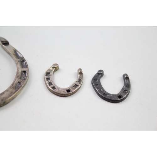 2276 - Three .925 sterling silver horseshoe ornaments - approx. gross weight 32g