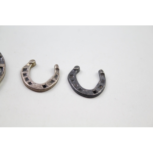 2276 - Three .925 sterling silver horseshoe ornaments - approx. gross weight 32g