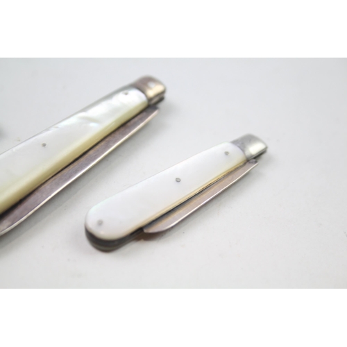 2289 - Three .925 hallmarked sterling silver and mother of pearl handled fruit knives - approx. gross weigh... 