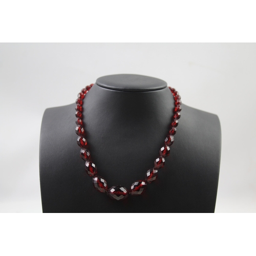 2435 - A faceted prystal cherry bakelite graduated necklace - approx. gross weight 21g