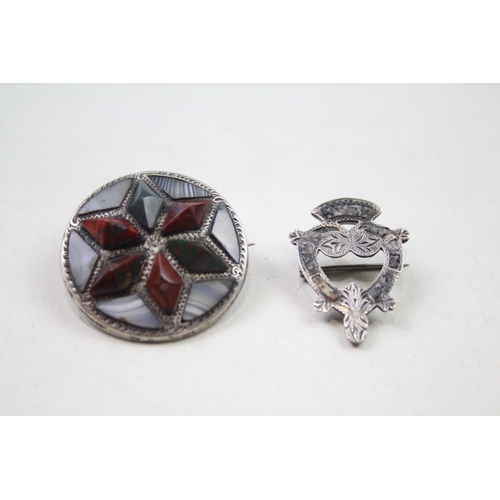 2439 - Two Victorian silver Scottish revival hardstone brooches - approx. gross weight 15g