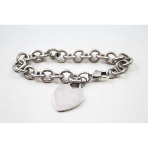 2447 - A Tiffany & Co. .925 silver heart shaped pendant bracelet - approx. gross weight 34g