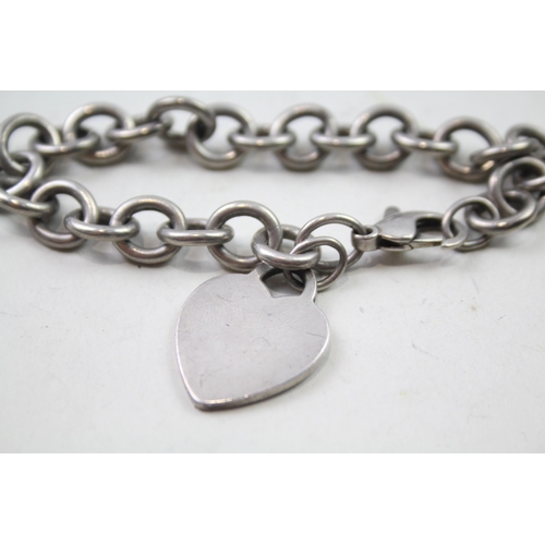 2447 - A Tiffany & Co. .925 silver heart shaped pendant bracelet - approx. gross weight 34g