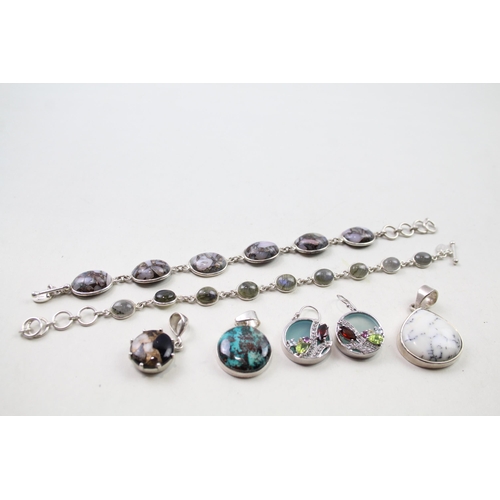 2450 - A collection of silver and stone set jewellery - approx. gross weight 57g