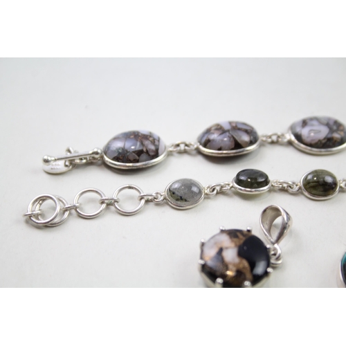 2450 - A collection of silver and stone set jewellery - approx. gross weight 57g