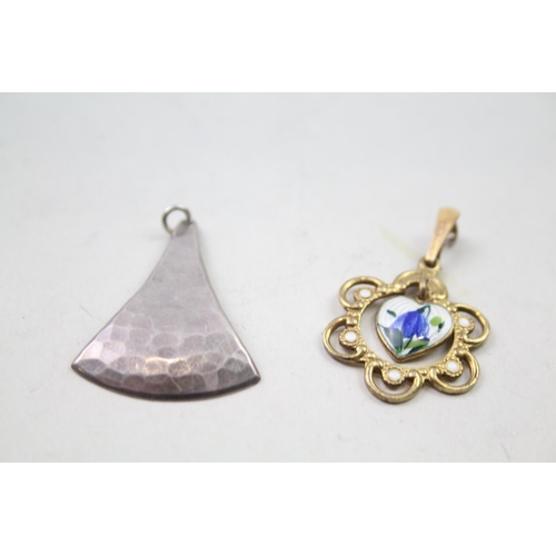 2466 - Two Norwegian silver pendants to include Kaj Faarle Larsen etc. - approx. gross weight 6g