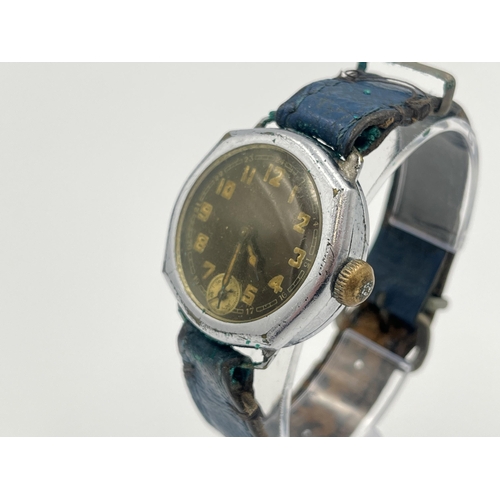 2329 - A WWII era Swiss made mechanical men's wristwatch