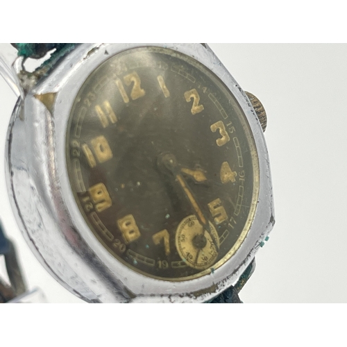 2329 - A WWII era Swiss made mechanical men's wristwatch