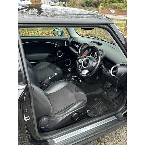 878A - A 2009 MINI Cooper D 1.6L turbocharged 4-cylinder diesel with 141,993 miles on the clock, MOT until ... 