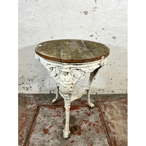 125 - A Victorian cast iron and wooden pub table - approx. 77cm high x 58cm diameter