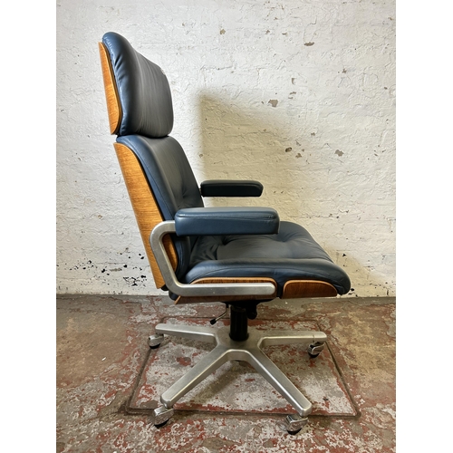 167 - A mid 20th century Giroflex blue vinyl and bentwood swivel office desk chair