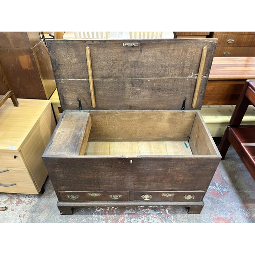 63 - A Georgian oak blanket box with two lower drawers and bracket supports - approx. 64cm high x 107cm w... 