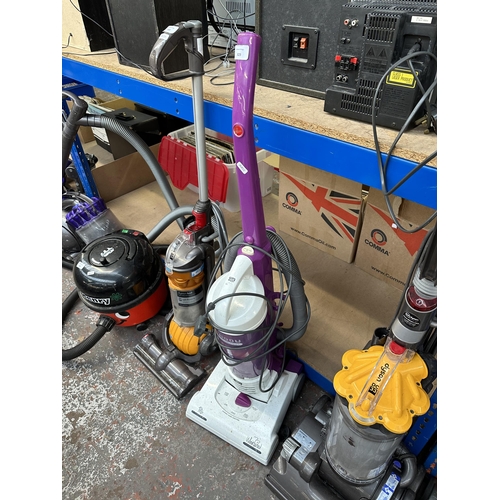 829 - A Hoover Whirlwind 1600w bagless upright vacuum cleaner