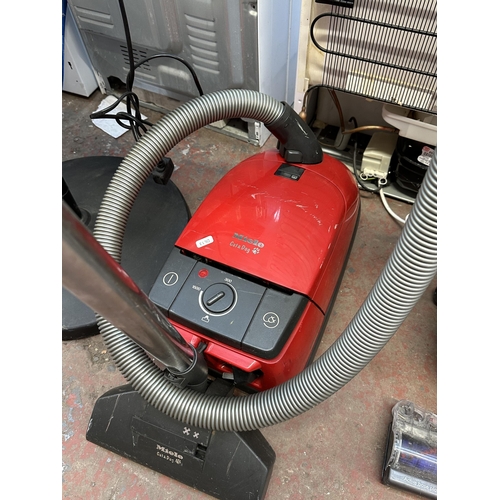 839 - Miele Cat & Dog cylinder vacuum cleaner