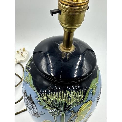 322 - A Moorcroft 393/10 table lamp - approx. 37cm high