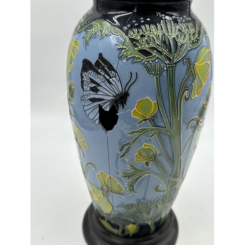 322 - A Moorcroft 393/10 table lamp - approx. 37cm high