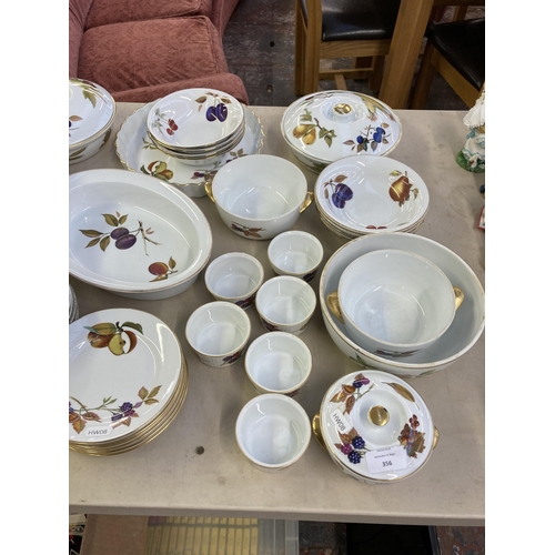 356 - A collection of Royal Worcester Evesham pattern dinnerware