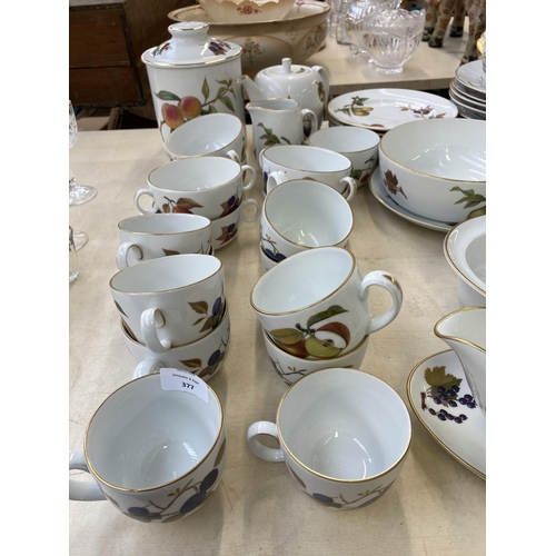 377 - A collection of Royal Worcester Evesham pattern dinnerware