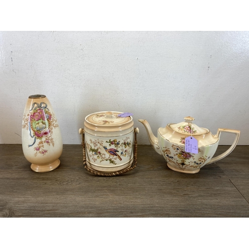 400 - A collection of Blush Ivory pottery to include Crown Devon Fieldings circular bowl with silver plate... 