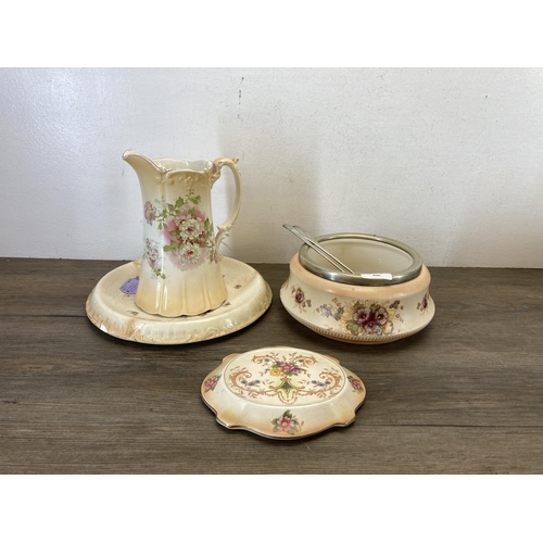 400 - A collection of Blush Ivory pottery to include Crown Devon Fieldings circular bowl with silver plate... 