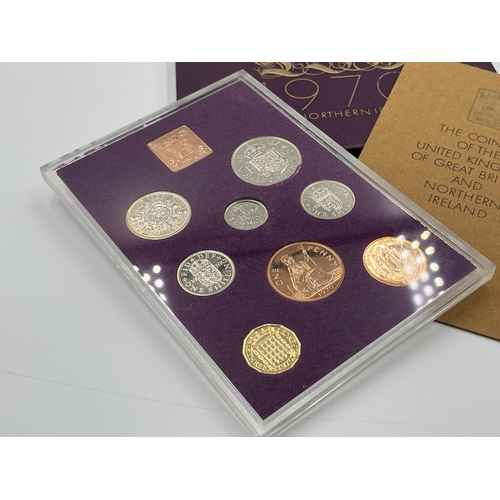 2304 - A collection of Great British coins to include The Royal Mint Coinage of Great Britain 1970 nine pie... 