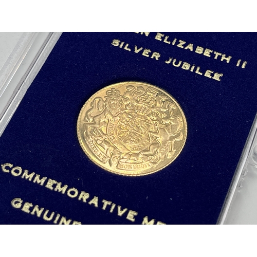 2315 - A 1952-1977 Queen Elizabeth II Silver Jubilee 9ct gold commemorative medal - approx. gross weight 2.... 