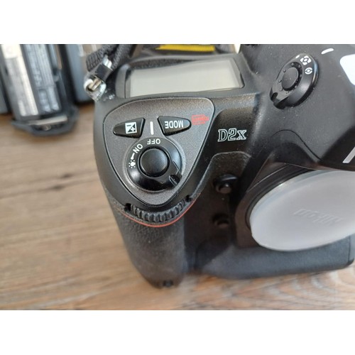 624 - A Nikon D2X 12.4mp DSLR camera body with MH-21 charger