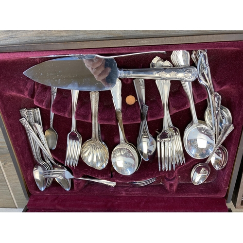 409 - A large collection of antique and later cutlery to include Kings pattern etc.