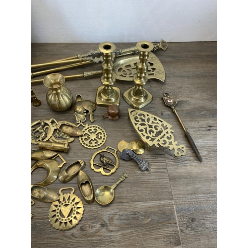 422 - A large collection of antique and later brassware to include 19th century companion set, pedestal bo... 